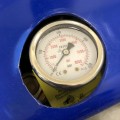 Mazzoni-KC4005.Manometr myjki wysokociśnieniowej w otworze niebieskiej obudowy