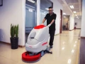 1718097568197-comac-abila-lavasciuga-pavimenti-corridoio.webp